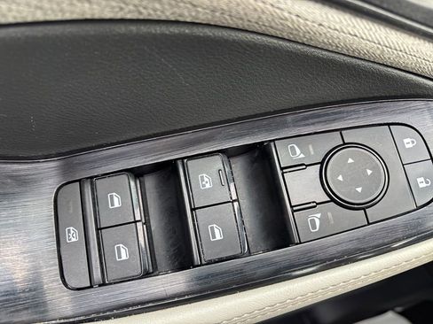 Used 2023 Nissan Rogue SV image 24