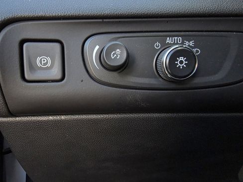 Used 2021 Buick Enclave Essence image 13