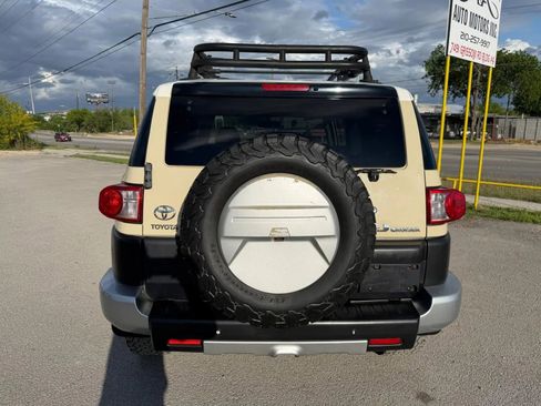 Used 2009 Toyota FJ Cruiser 4WD image 6