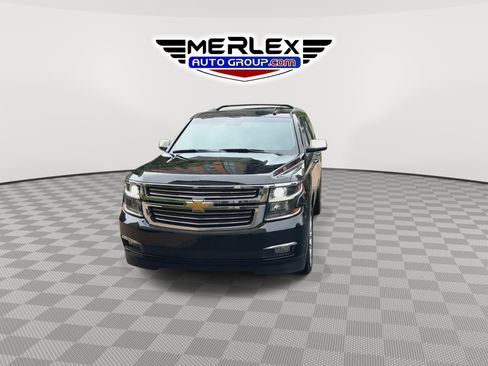 Used 2019 Chevrolet Suburban Premier w/ Premier Plus Edition AWD/4WD image 3