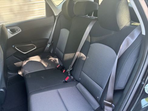 Used 2025 Kia Soul LX w/ LX Technology Package FWD image 33