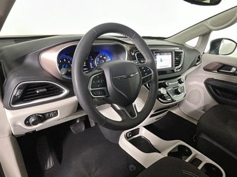 Used 2024 Chrysler Voyager LX FWD image 14
