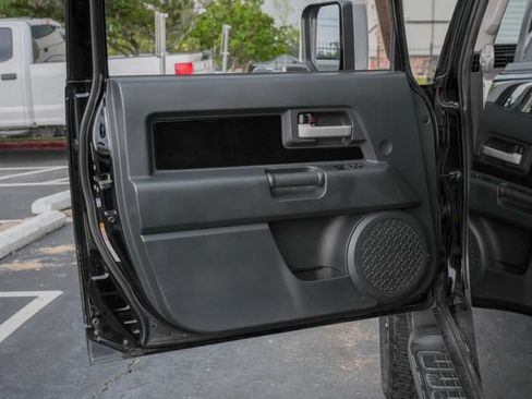 Used 2014 Toyota FJ Cruiser 4WD w/ Upgrade Package image 17