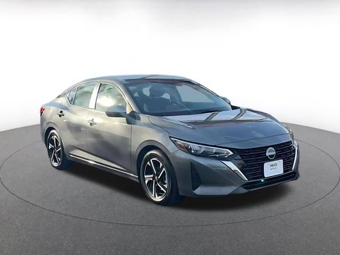 Used 2025 Nissan Sentra SV image 3