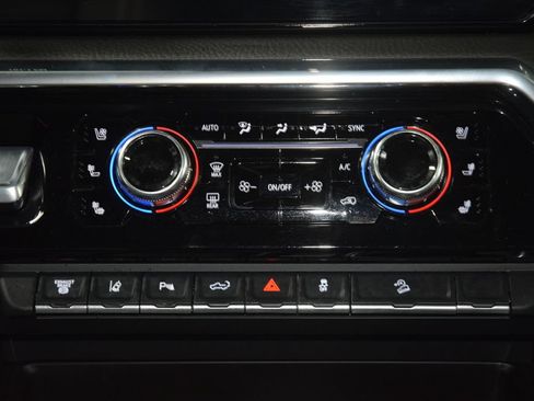 Used 2025 GMC Sierra 2500 Denali w/ Denali Reserve Package AWD/4WD image 33