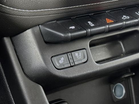 Used 2022 GMC Canyon Denali w/ Denali Black Edition Package image 20