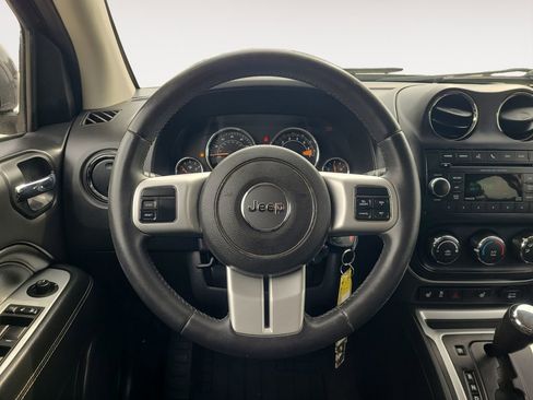 Used 2015 Jeep Compass Latitude FWD image 12