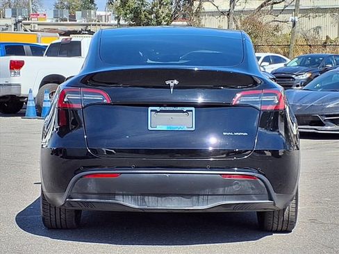 Used 2021 Tesla Model Y Long Range image 6