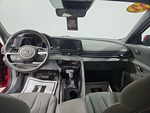 Certified 2022 Hyundai Elantra SEL FWD image 14