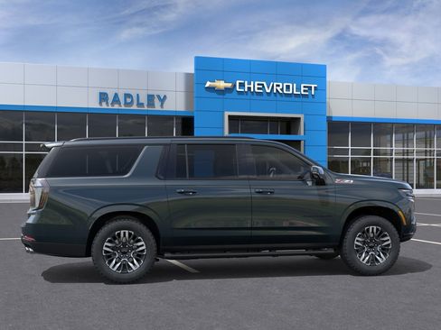 New 2026 Chevrolet Suburban Z71 w/ Comfort Package AWD/4WD image 5