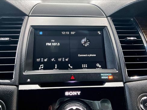 Used 2018 Ford Taurus Limited FWD image 14