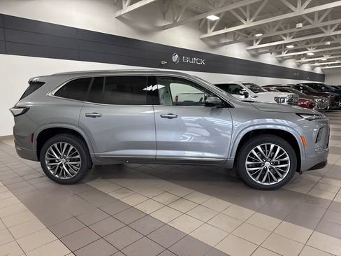 Used 2026 Buick Enclave Avenir AWD/4WD image 8