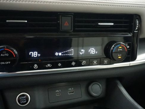 Used 2021 Nissan Rogue SV w/ Premium Package image 40