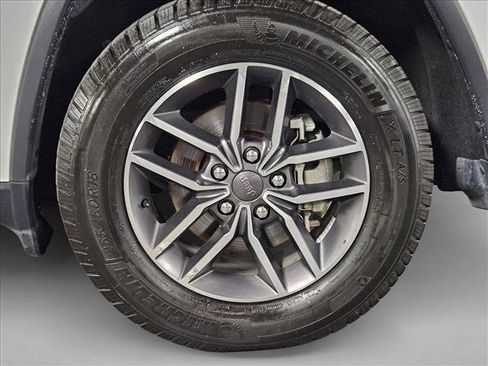 Used 2020 Jeep Grand Cherokee Limited image 24