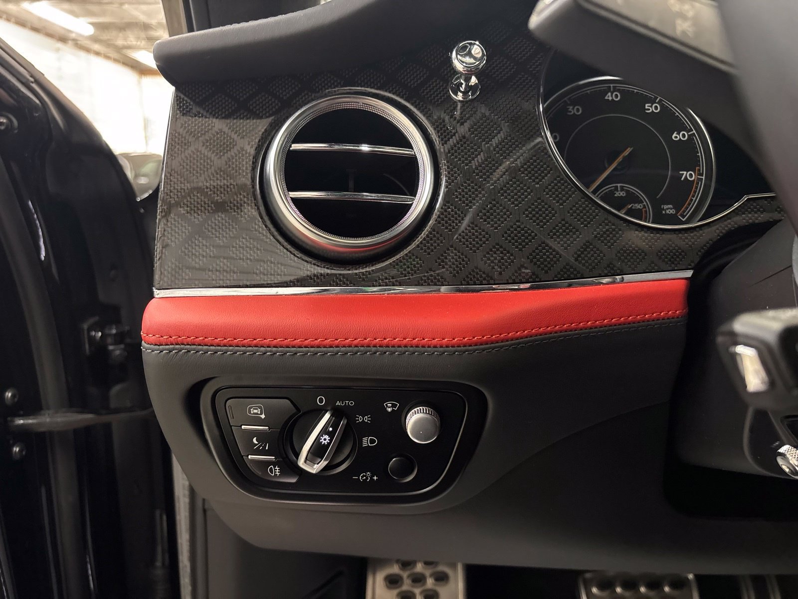 Used 2020 Bentley Bentayga AWD/4WD image 16
