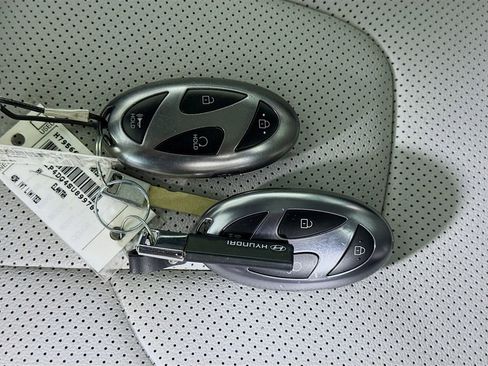 Certified 2025 Hyundai Elantra Limited image 35