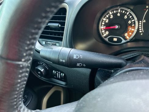 Used 2015 Jeep Renegade Latitude w/ Popular Equipment Group FWD image 32