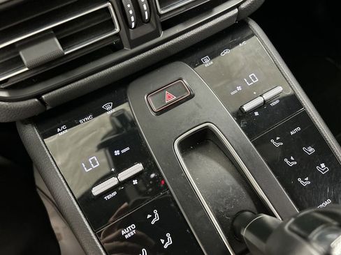 Used 2024 Porsche Macan image 17