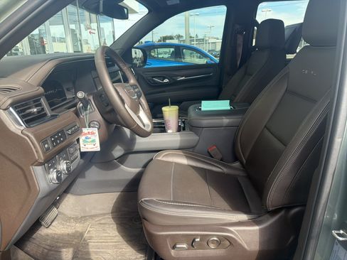 Used 2023 GMC Yukon Denali w/ LPO, Floor Liner Package AWD/4WD image 6