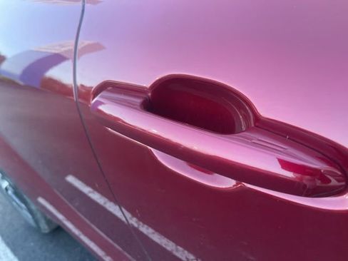 Used 2023 Toyota Highlander XLE image 12