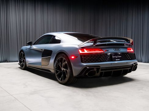 Used 2022 Audi R8 V10 w/ Premium Package RWD image 4