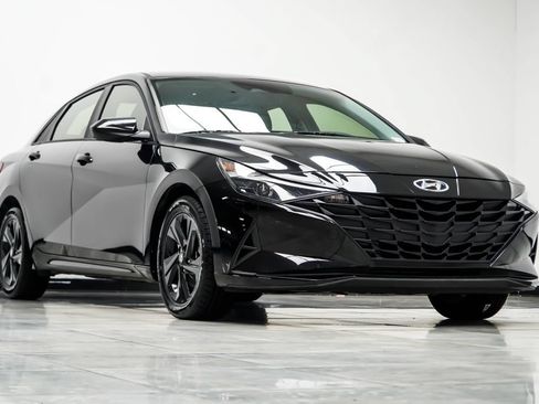 Used 2022 Hyundai Elantra SEL w/ Cargo Package FWD image 4