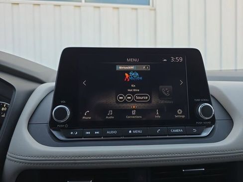 Used 2023 Nissan Rogue SV FWD image 8