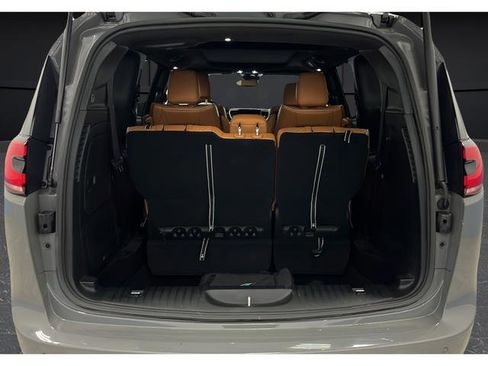 Used 2023 Chrysler Pacifica Pinnacle FWD image 43