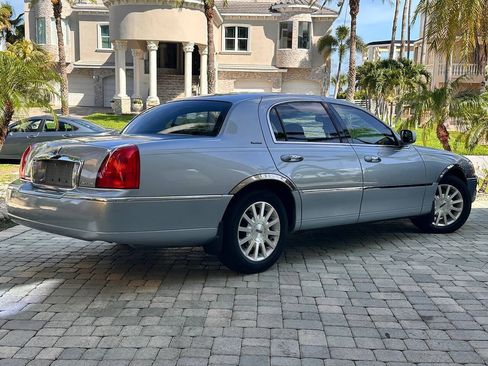 Used 2007 Lincoln Town Car Signature RWD image 5