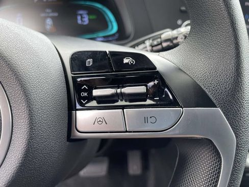 Used 2025 Hyundai Elantra Hybrid FWD image 19