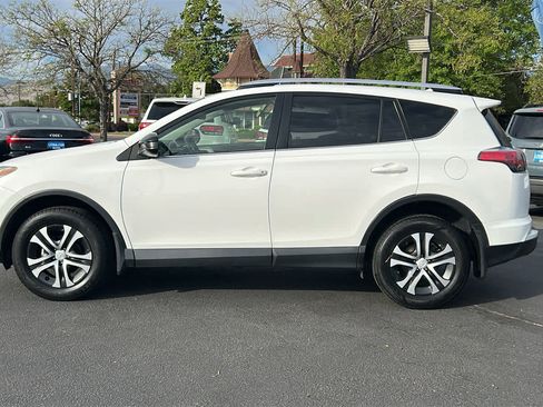 Used 2016 Toyota RAV4 LE AWD/4WD image 8