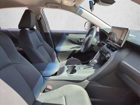 Used 2023 Toyota Venza LE image 23