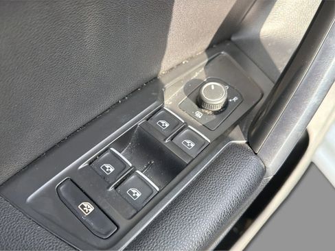 Used 2021 Volkswagen Tiguan SE AWD/4WD image 30