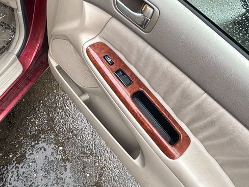 Used 2005 Toyota Camry LE FWD image 22