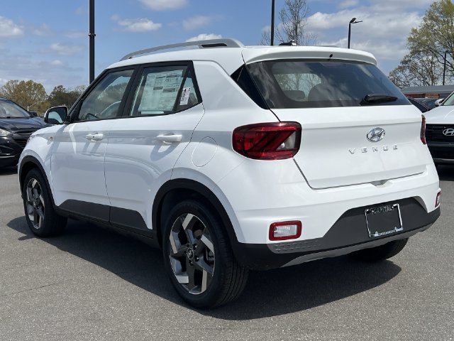 Used 2026 Hyundai Venue SEL FWD image 31
