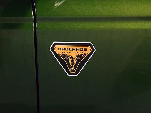 Used 2023 Ford Bronco Badlands image 11