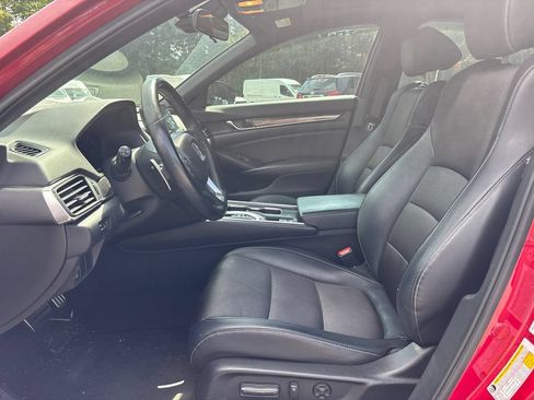 Used 2018 Honda Accord Sport image 16
