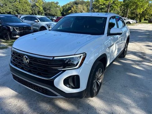 Used 2024 Volkswagen Atlas Cross Sport SE FWD image 2