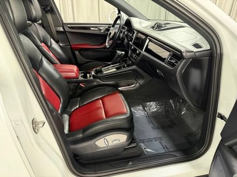 Used 2023 Porsche Macan AWD/4WD image 11