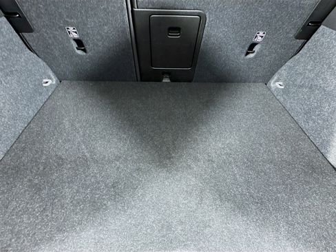 Used 2025 Volvo XC40 B5 Core image 63