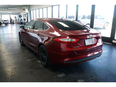 Used 2016 Ford Fusion SE w/ Equipment Group 202A FWD image 5