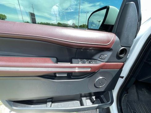 Used 2022 Ford Expedition Limited AWD/4WD image 11