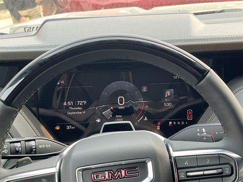 New 2025 GMC Yukon Elevation image 35