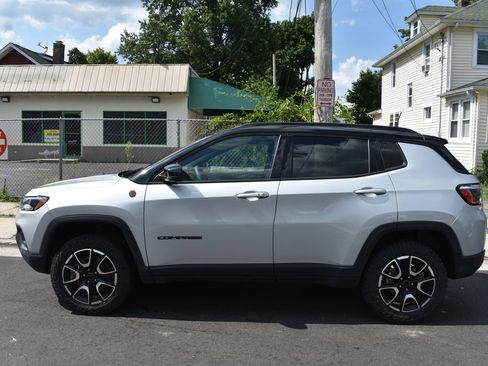 Used 2025 Jeep Compass Trailhawk AWD/4WD image 9