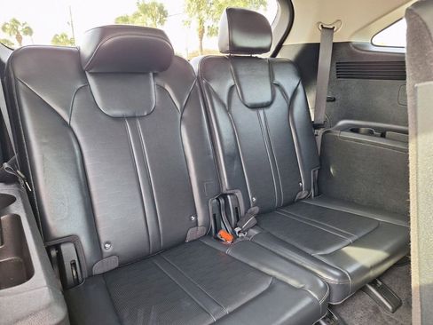 Used 2025 Kia Sorento S image 29