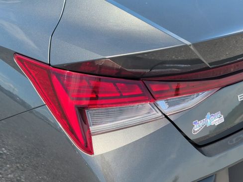 Used 2025 Hyundai Elantra Limited FWD image 46