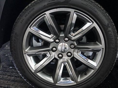 Used 2018 Chevrolet Suburban Premier image 4