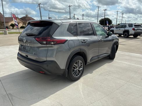Used 2021 Nissan Rogue S FWD image 3
