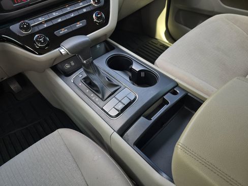 Used 2018 Kia Sedona L FWD image 17