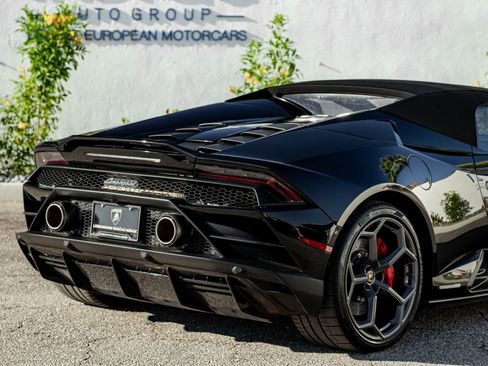 Used 2023 Lamborghini Huracan EVO image 9